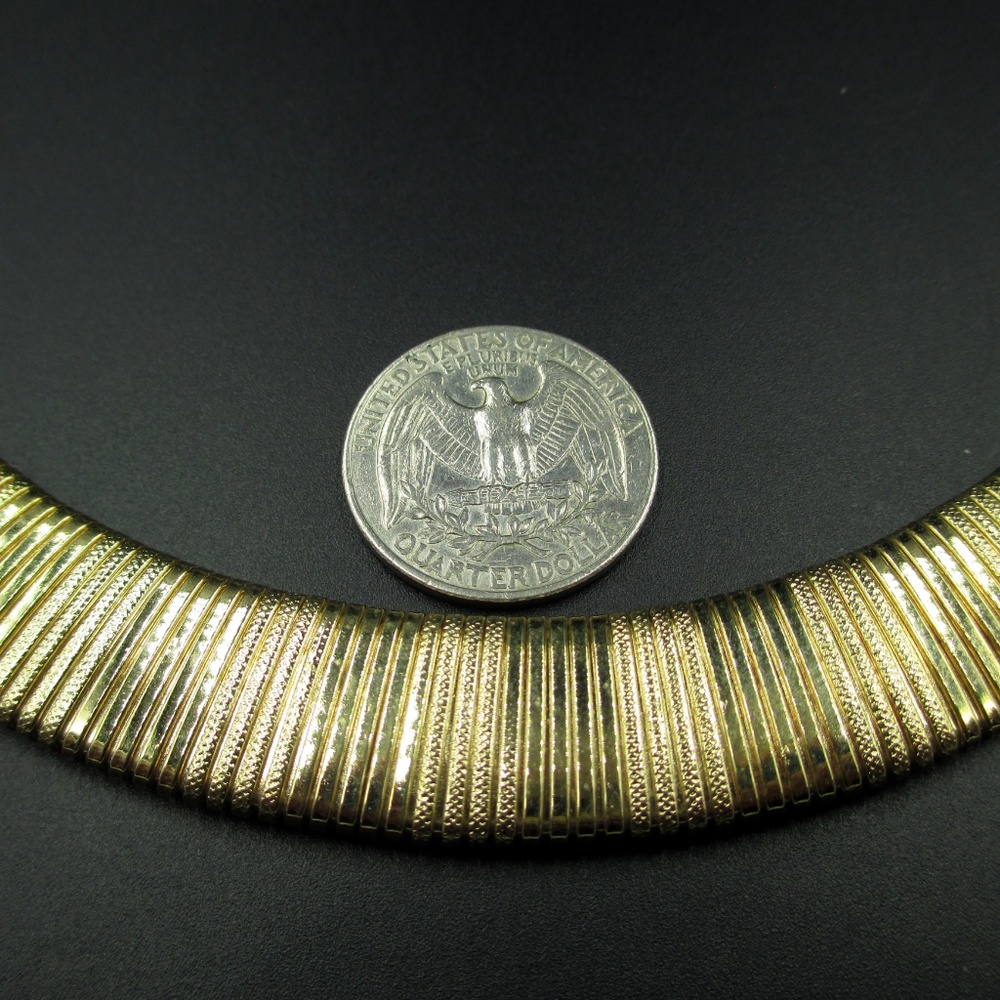 Vintage 19 Inch Stunning Unique Gold Tone Necklace - Picture 12 of 12